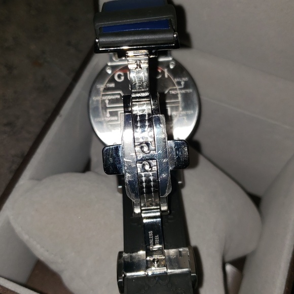 ***SOLD***I-Gucci XL Digital Men's 44m Watch - Picture 5 of 8